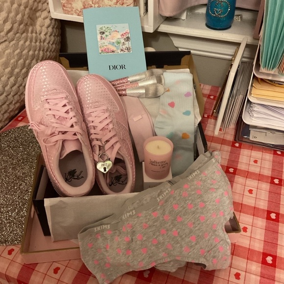 Valentine Nike 9 Air Force 1 Shoes-Skims Socks-Headband-Undies & Much More - Picture 2 of 15